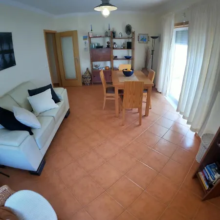 Algarve, Spacious T2 With Balcony And Garage, Appartement