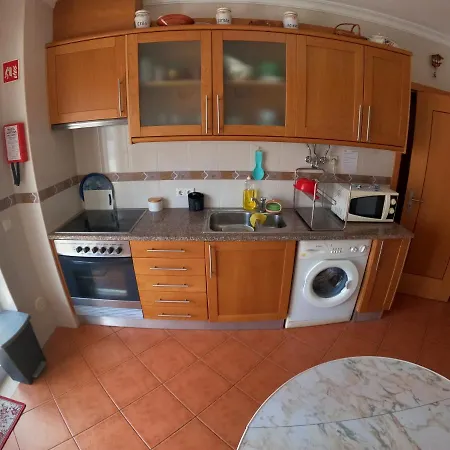 Algarve, Spacious T2 With Balcony And Garage, Appartement