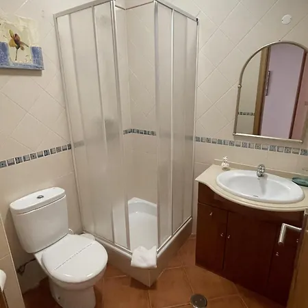 Algarve, Spacious T2 With Balcony And Garage, Appartement