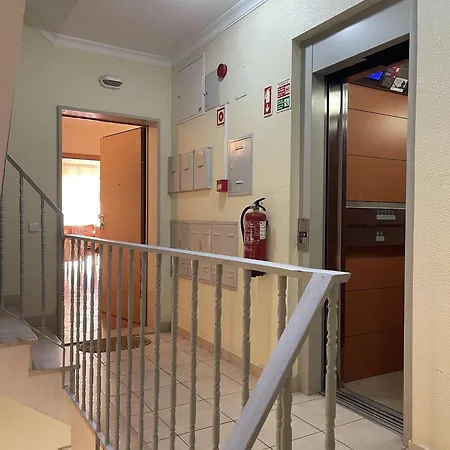 Algarve, Spacious T2 With Balcony And Garage, * Armação de Pêra