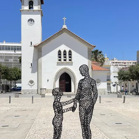 Algarve, Spacious T2 With Balcony And Garage,