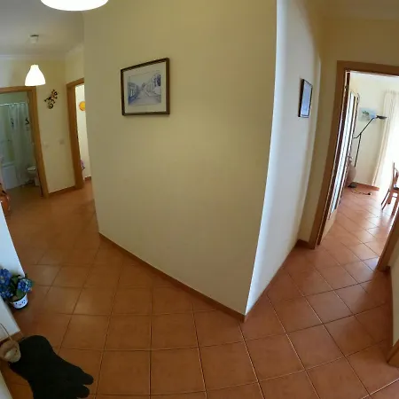 Appartement Algarve, Spacious T2 With Balcony And Garage,