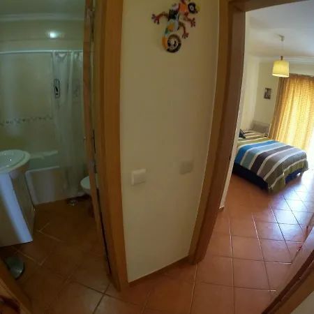 Algarve, Spacious T2 With Balcony And Garage, Armação de Pêra