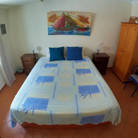 Algarve, Spacious T2 With Balcony And Garage, * Armação de Pêra