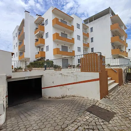 Algarve, Spacious T2 With Balcony And Garage, * Armação de Pêra