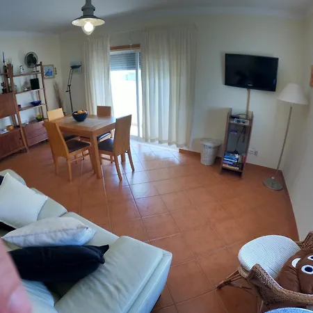 Appartement Algarve, Spacious T2 With Balcony And Garage,