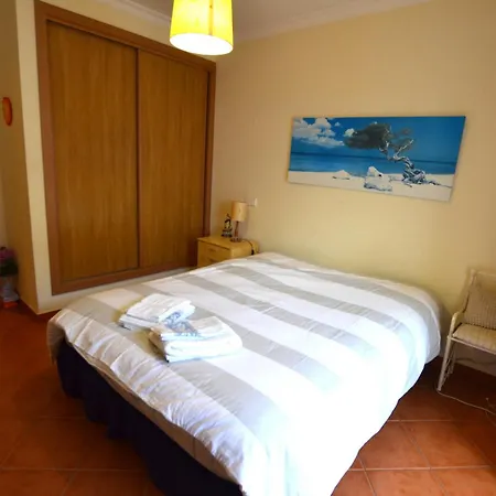 Algarve, Spacious T2 With Balcony And Garage, * Armacao de Pera