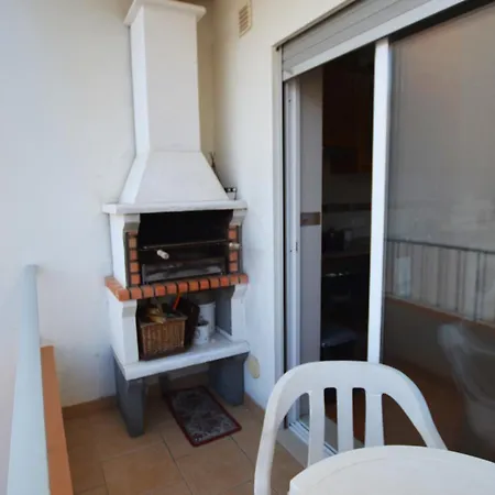 Algarve, Spacious T2 With Balcony And Garage, Armação de Pêra