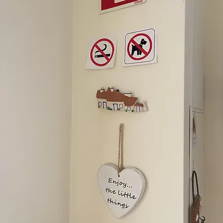 Algarve, Spacious T2 With Balcony And Garage, Appartement Armação de Pêra