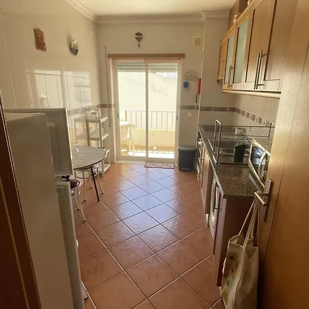 Apartment Algarve, Spacious T2 With Balcony And Garage, Armacao de Pera
