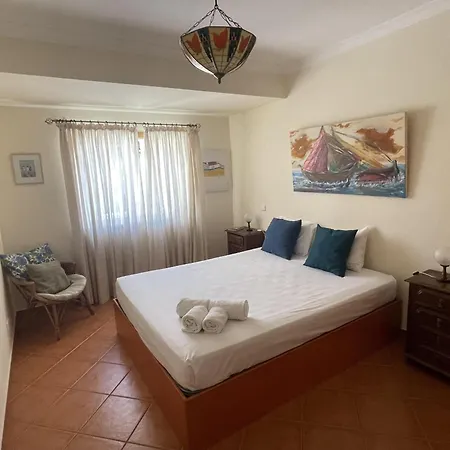 Algarve, Spacious T2 With Balcony And Garage, Appartement
