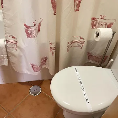 Algarve, Spacious T2 With Balcony And Garage, Armacao de Pera