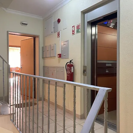 Algarve, Spacious T2 With Balcony And Garage, Armacao de Pera