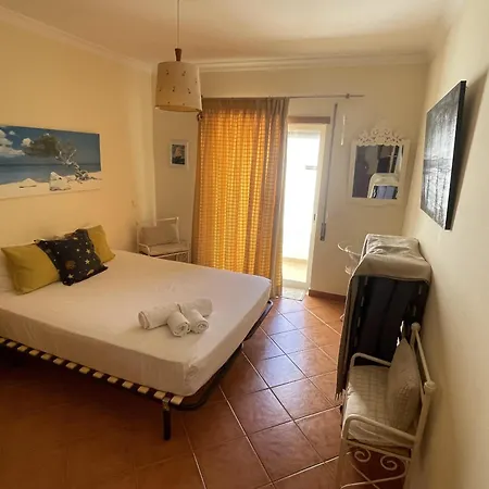 Algarve, Spacious T2 With Balcony And Garage, Appartement *