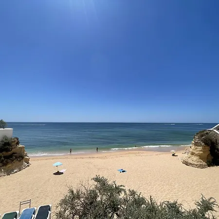 Algarve, Spacious T2 With Balcony And Garage, Appartement Armação de Pêra