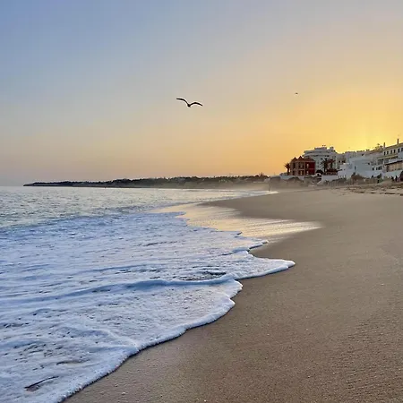Apartment Algarve, Spacious T2 With Balcony And Garage, Armacao de Pera