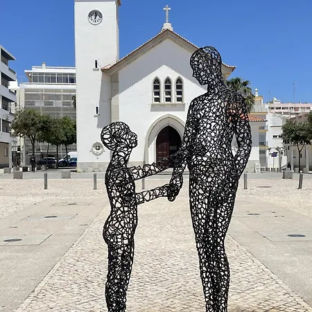 Algarve, Spacious T2 With Balcony And Garage, * Armação de Pêra